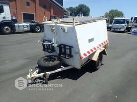 2001 LOADSTAR SINGLE AXLE ENCLOSED TRAILER - picture2' - Click to enlarge
