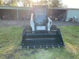 Skid steer Machine  - picture0' - Click to enlarge