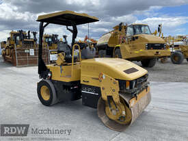 Caterpillar CB-335E Combination Roller - picture0' - Click to enlarge