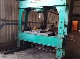 LARGE WORKSHOP HYDRAULIC PRESS WITH POWER PACK UNIT - picture0' - Click to enlarge