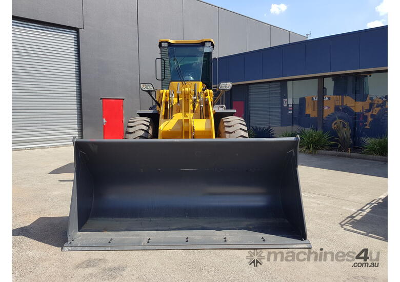 14.5T Wheel Loader w/ Cummins Engine, Heavy Duty Quick Hitch, 2.5m3 GP Bucket & Pallet Forks