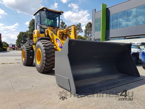 14.5T Wheel Loader w/ Cummins Engine, Heavy Duty Quick Hitch, 2.5m3 GP Bucket & Pallet Forks