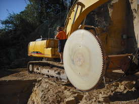 Echidna D4 Diamond Rocksaw for 10 - 20 t excavator - picture2' - Click to enlarge