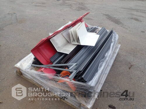 PALLET COMPRISING OF ASSORTED PALLET CORNER EDGE PROTECTORS