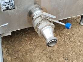 STAINLESS STEEL TANK, MILK VAT 8000lt - picture2' - Click to enlarge