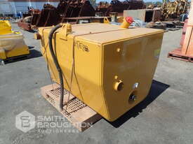 1 X CATERPILLAR 777 FUEL TANK - picture2' - Click to enlarge