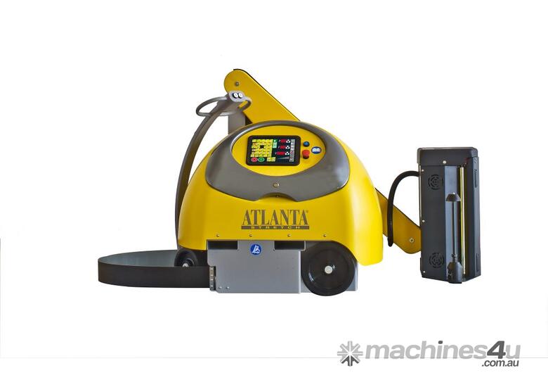 Pallet wrapping robot