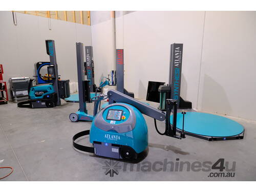 Pallet wrapping robot