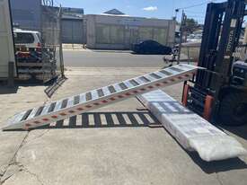 MELBOURNE MACHINERY 3.0 T FLAT BAR ALLOY LOADING RAMPS - 3.3 m LONG - picture0' - Click to enlarge