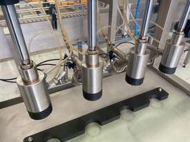 4-head semi-automatic liquid filler - picture0' - Click to enlarge