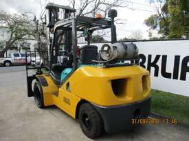 Komatsu 5 ton Fork Positioner, LPG Used Forklift #1713 - picture2' - Click to enlarge