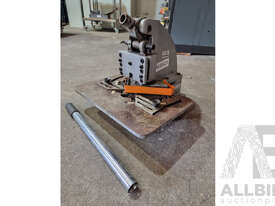 Sheet Metal Hand Notcher - 4 Ton - picture0' - Click to enlarge