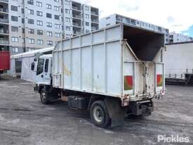 2003 Isuzu FRR550 - picture2' - Click to enlarge