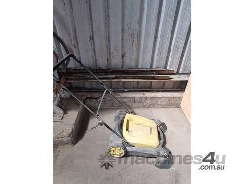 Floor sweeper Karcher