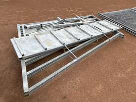 PORTABLE LOADING RAMP - picture0' - Click to enlarge