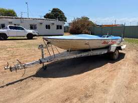 FIBREGLASS SKI BOAT - picture1' - Click to enlarge