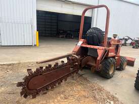 DITCH WITCH 3500 TRENCHER - picture2' - Click to enlarge