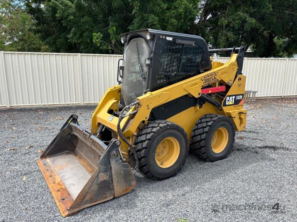 Used 2014 Caterpillar 2014 CAT 242D SKID STEER LOADER PACKAGE Skid