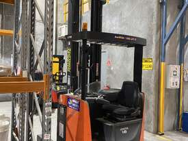 Toyota Ride On Pallet Stacker - picture0' - Click to enlarge