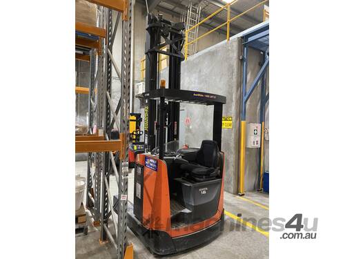 Toyota Ride On Pallet Stacker