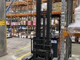 Toyota Ride On Pallet Stacker - picture2' - Click to enlarge