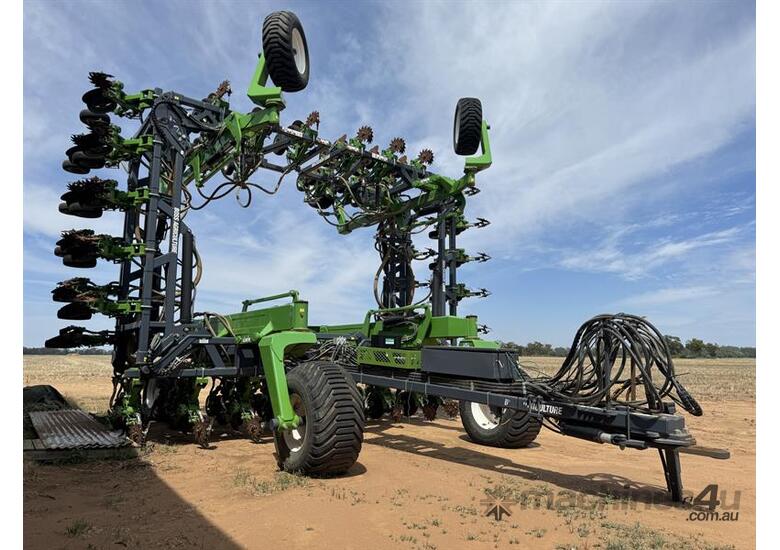 caption 2016 BOSS 18 METRE PARAFLEX DISC PLANTER