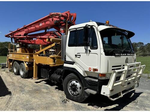 1995 NISSAN CWB450 CONCRETE BOOM TRUCK