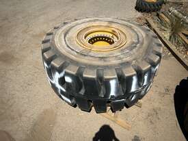 1 x Bridgestone  29.5R25 Tyre and Komatsu WA500 rim - picture0' - Click to enlarge