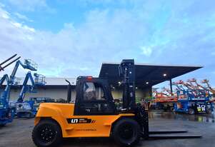 UN Forklift 10T Diesel Heavy Duty - with Enclosed Cabin! AC/Heater Included!!!