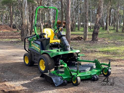 caption John Deere 1580 Front Deck Lawn Equipment