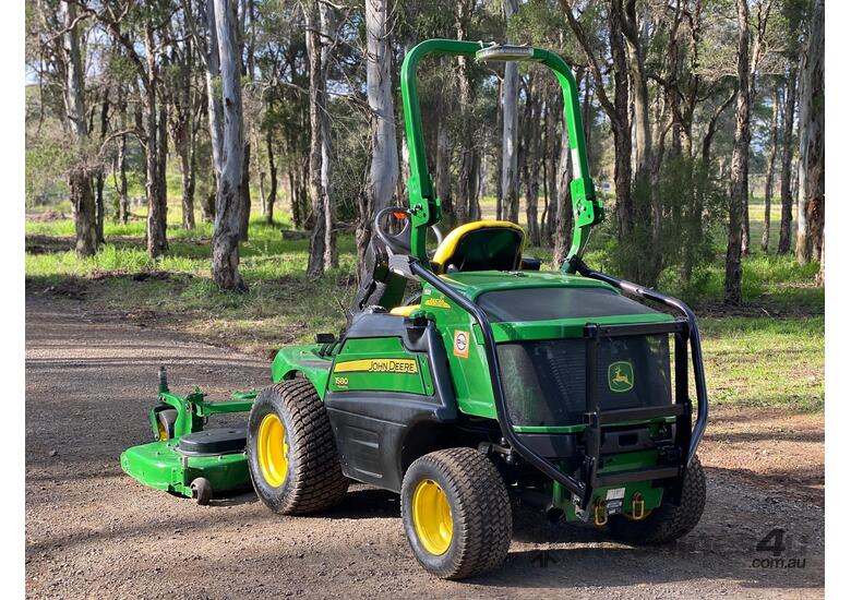 caption John Deere 1580 Front Deck Lawn Equipment