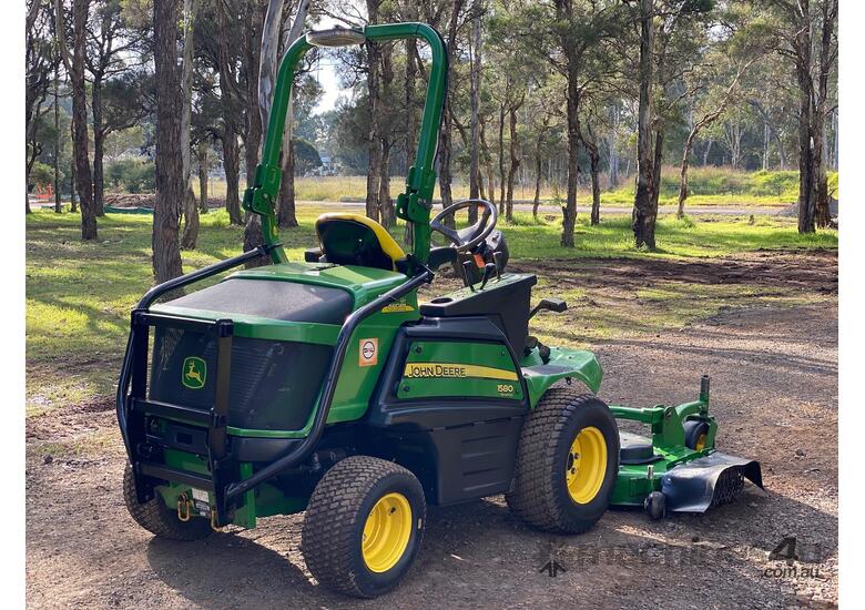 caption John Deere 1580 Front Deck Lawn Equipment