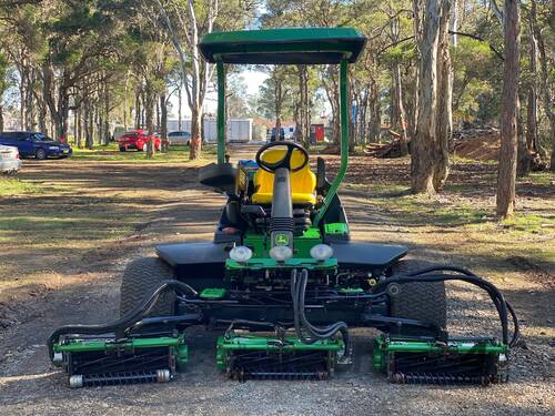 caption John Deere 8700 Golf Fairway mower Lawn Equipment