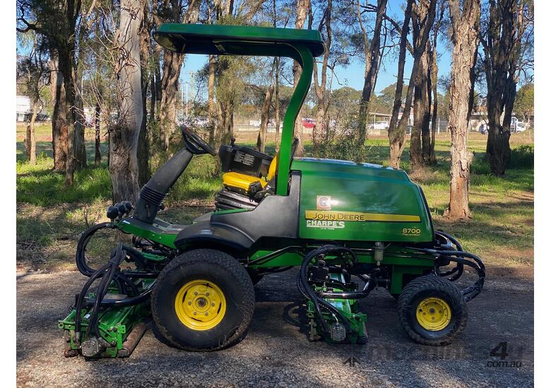 caption John Deere 8700 Golf Fairway mower Lawn Equipment