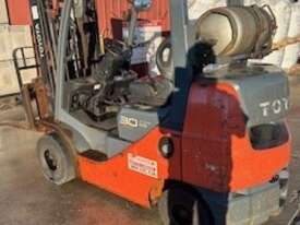 3 ton compact forklift - picture0' - Click to enlarge