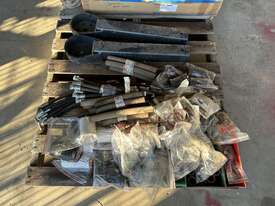 Two pallets of miscellaneous parts and PTO shafts - picture0' - Click to enlarge