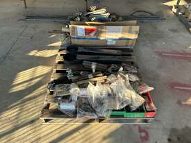 Two pallets of miscellaneous parts and PTO shafts - picture0' - Click to enlarge