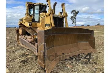 CIRCA 1987 CATERPILLAR D8L DOZER