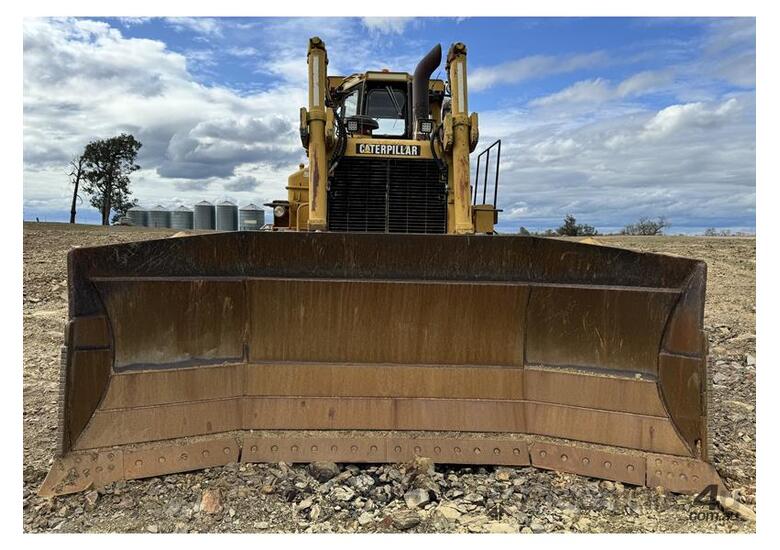 caption CIRCA 1987 CATERPILLAR D8L DOZER