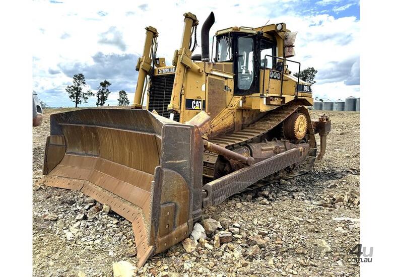 caption CIRCA 1987 CATERPILLAR D8L DOZER