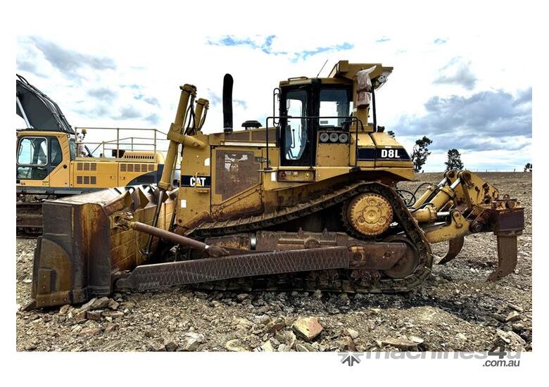 caption CIRCA 1987 CATERPILLAR D8L DOZER