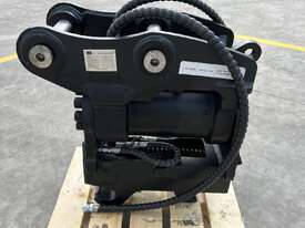 Hydraulic Tilting Hitch: 2T - 3.9T - picture0' - Click to enlarge