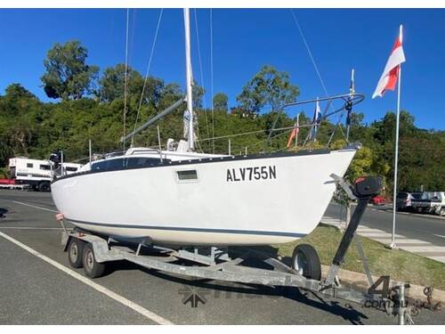 2003 Compass 750 Sailing Sloop 1993 Easytow Tandem