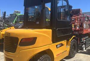 UN 5.0T Diesel Forklift - Brand New F Series with Enclosed Cabin