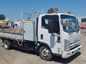 Isuzu NPR 300 - picture0' - Click to enlarge