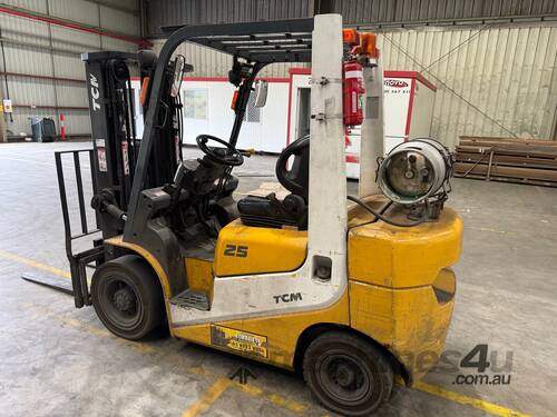 TCM counterbalance LPG Gas forklift 2.5T with container mast