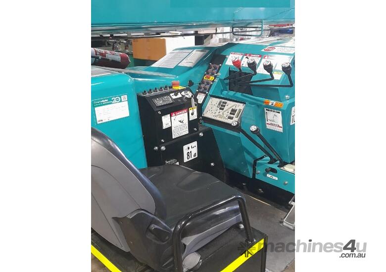 caption MAEDA MC405 MINI CRAWLER