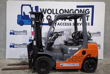 Wollongong Forklift: Toyota 2.5T LPG, 3-Stage Container Mast, 4.7m Lift!
