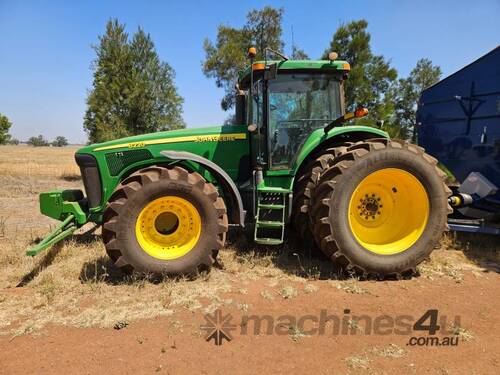 caption FWA Tractor John Deere 8220