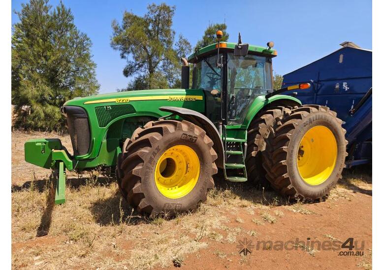 caption FWA Tractor John Deere 8220